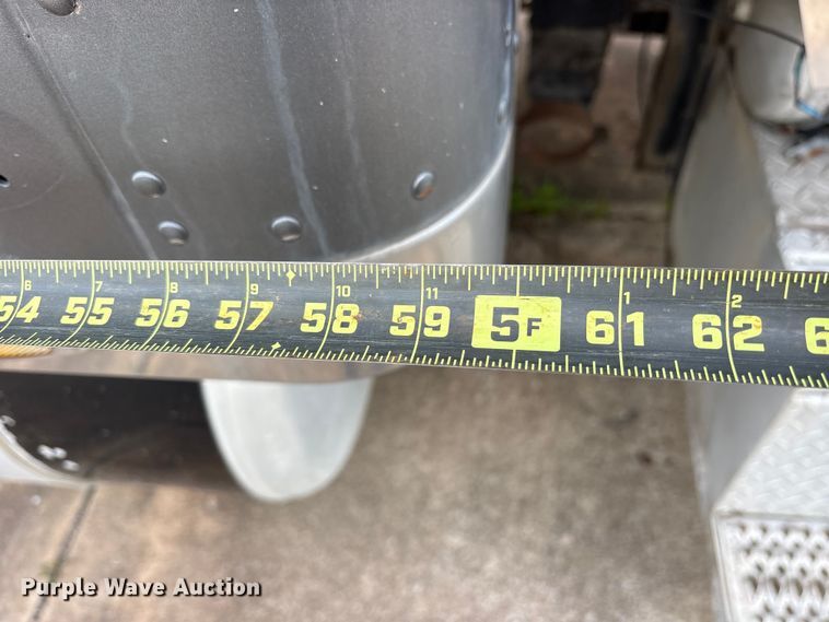 image for item ET2055 1999 Peterbilt 379 semi truck