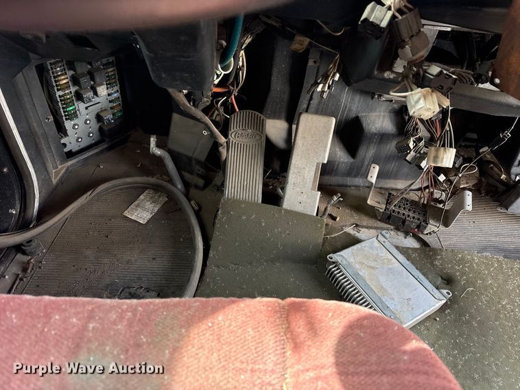 image for item ET2055 1999 Peterbilt 379 semi truck