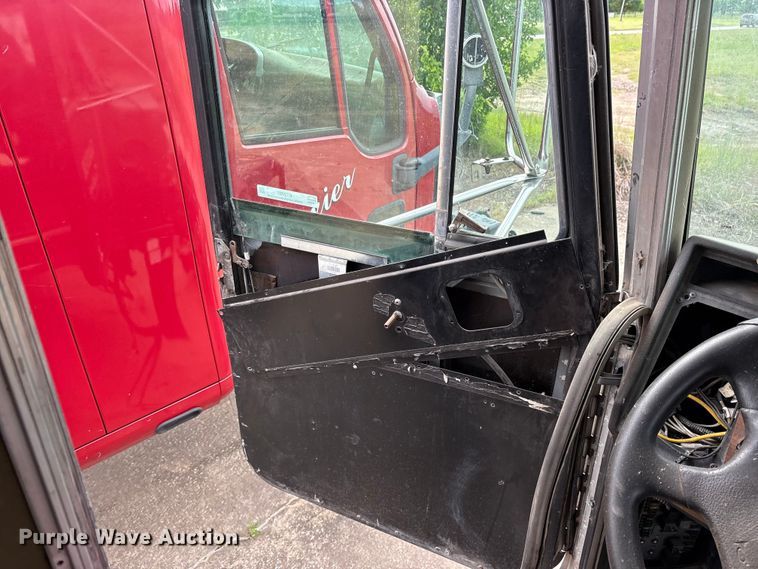 image for item ET2055 1999 Peterbilt 379 semi truck