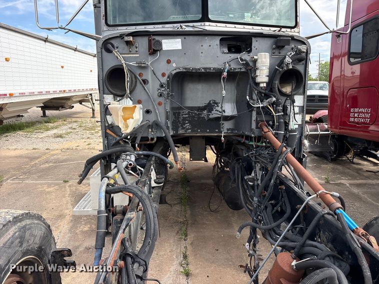 image for item ET2055 1999 Peterbilt 379 semi truck