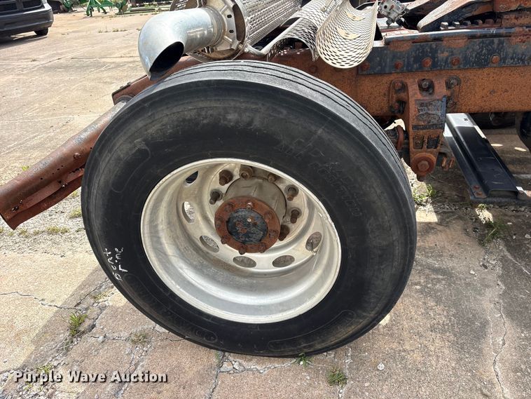 image for item ET2055 1999 Peterbilt 379 semi truck