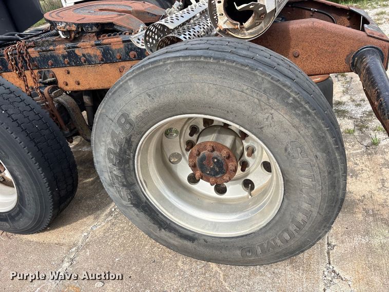 image for item ET2055 1999 Peterbilt 379 semi truck
