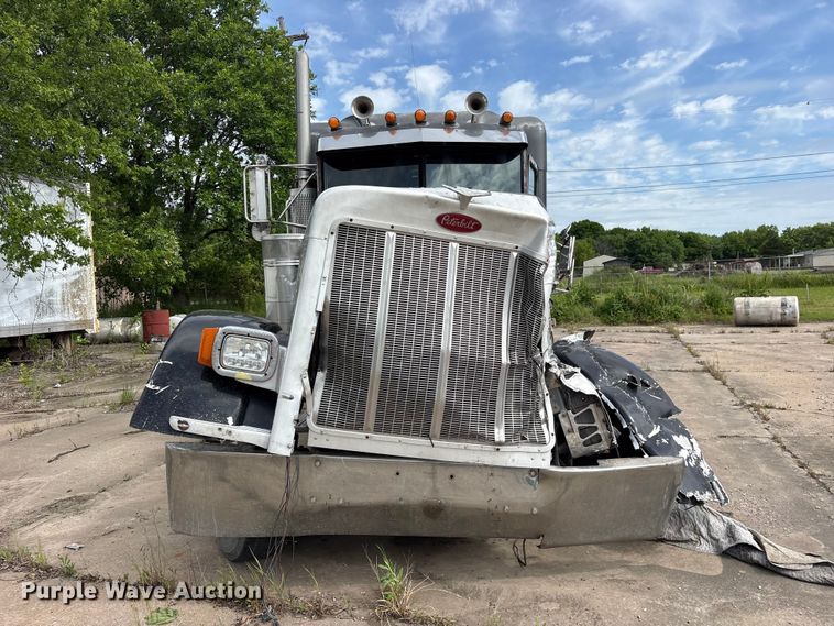 image for item ET2057 2001 Peterbilt 379 semi truck