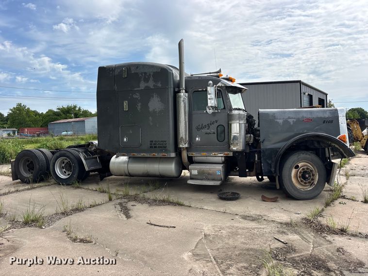 image for item ET2057 2001 Peterbilt 379 semi truck