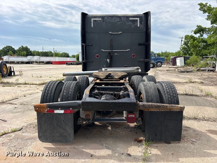 image for item ET2057 2001 Peterbilt 379 semi truck