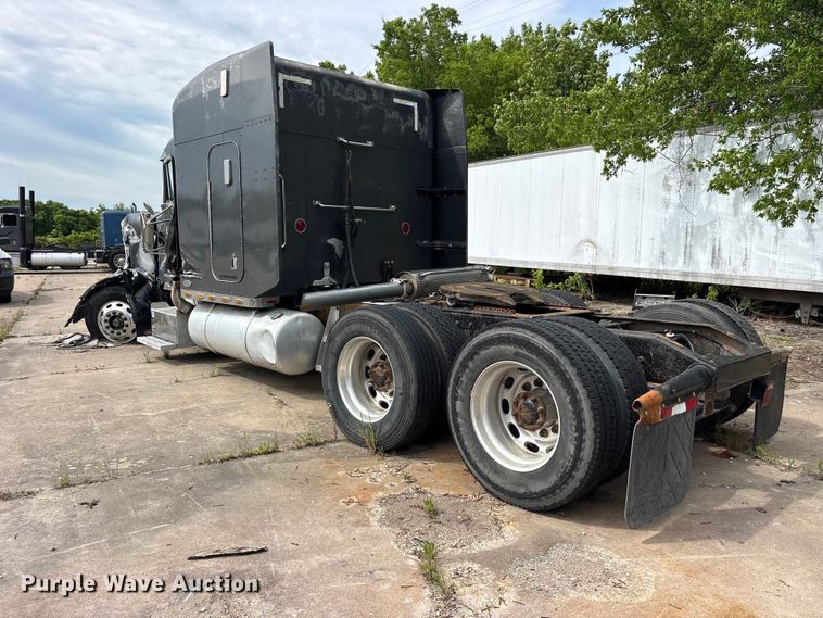 image for item ET2057 2001 Peterbilt 379 semi truck