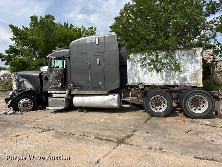image for item ET2057 2001 Peterbilt 379 semi truck