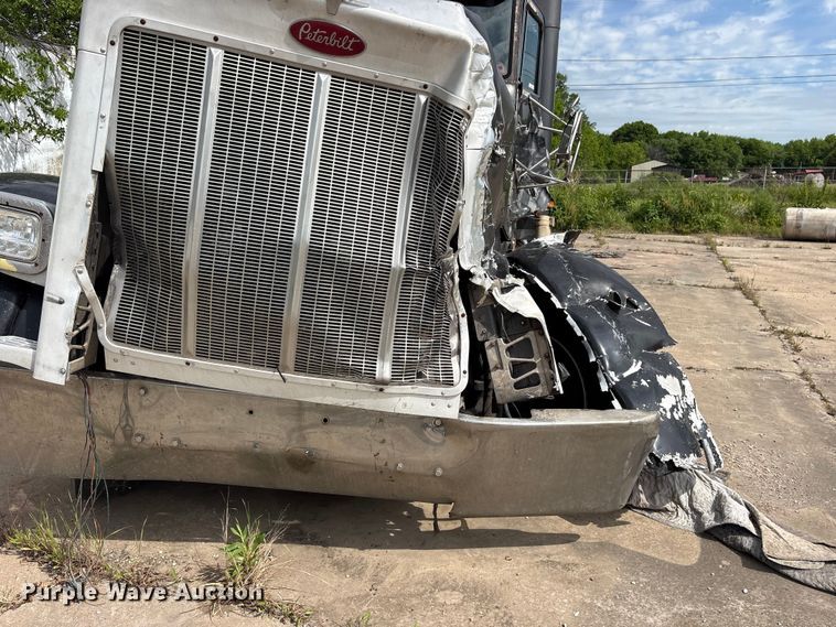 image for item ET2057 2001 Peterbilt 379 semi truck