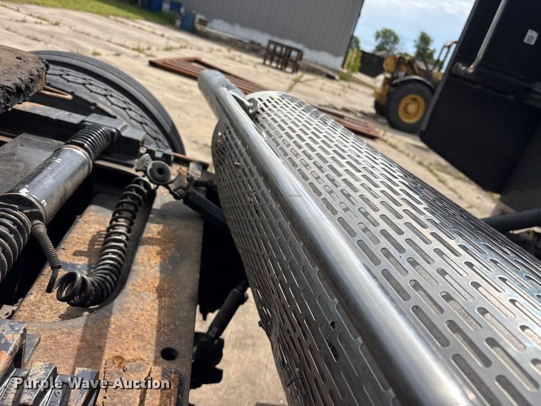 image for item ET2057 2001 Peterbilt 379 semi truck