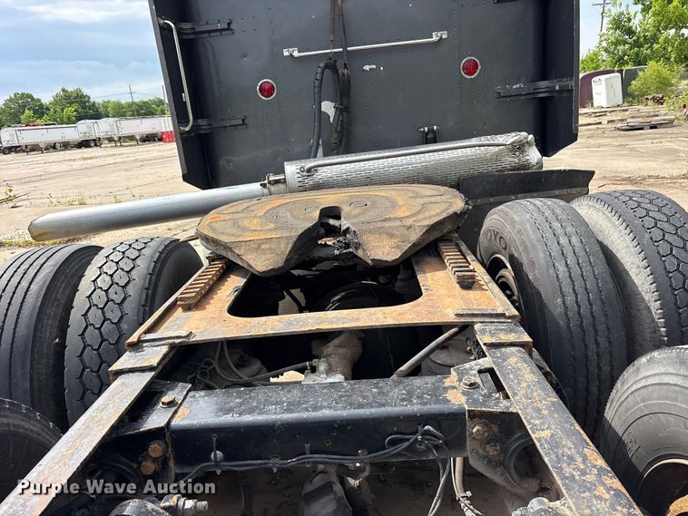 image for item ET2057 2001 Peterbilt 379 semi truck