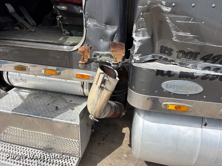 image for item ET2057 2001 Peterbilt 379 semi truck