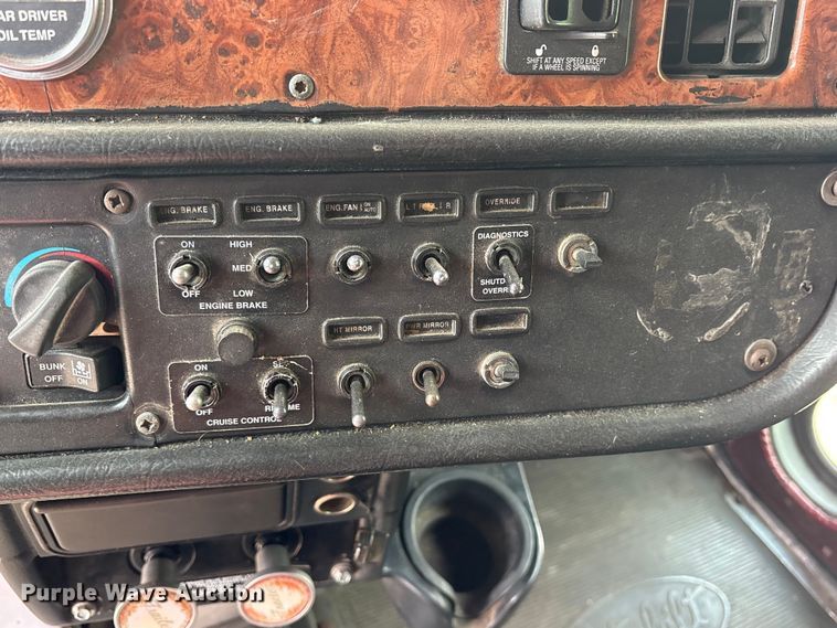 image for item ET2057 2001 Peterbilt 379 semi truck