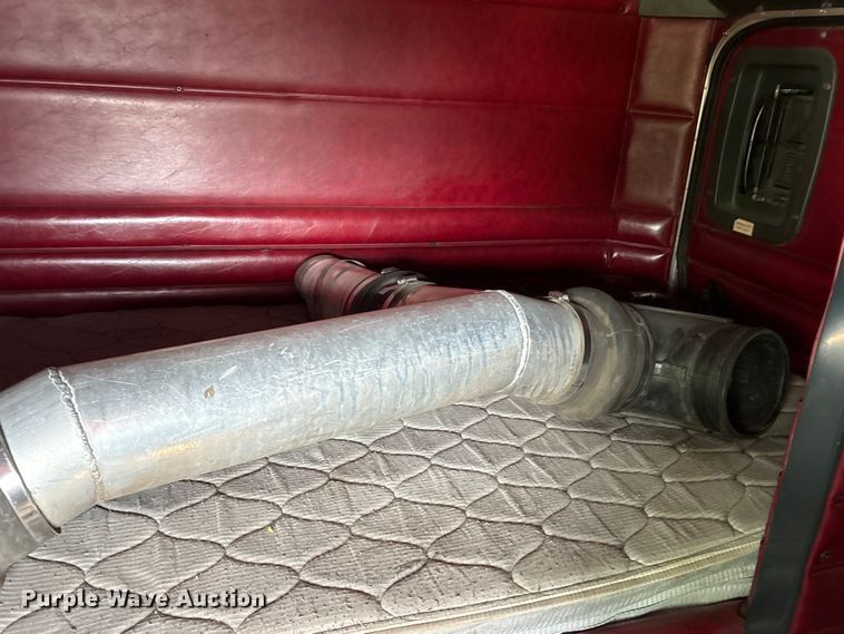 image for item ET2057 2001 Peterbilt 379 semi truck