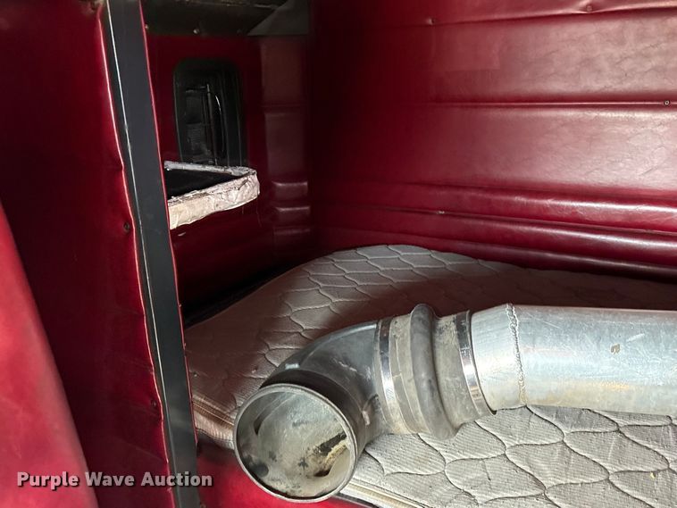 image for item ET2057 2001 Peterbilt 379 semi truck