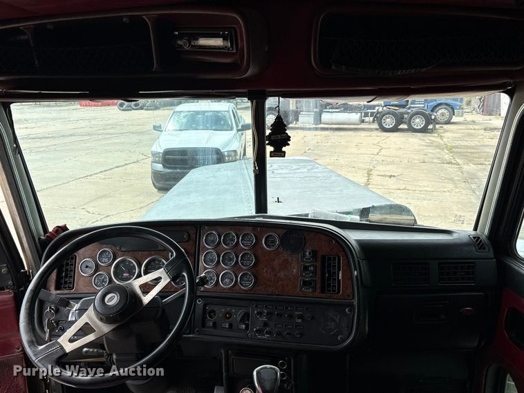 image for item ET2057 2001 Peterbilt 379 semi truck