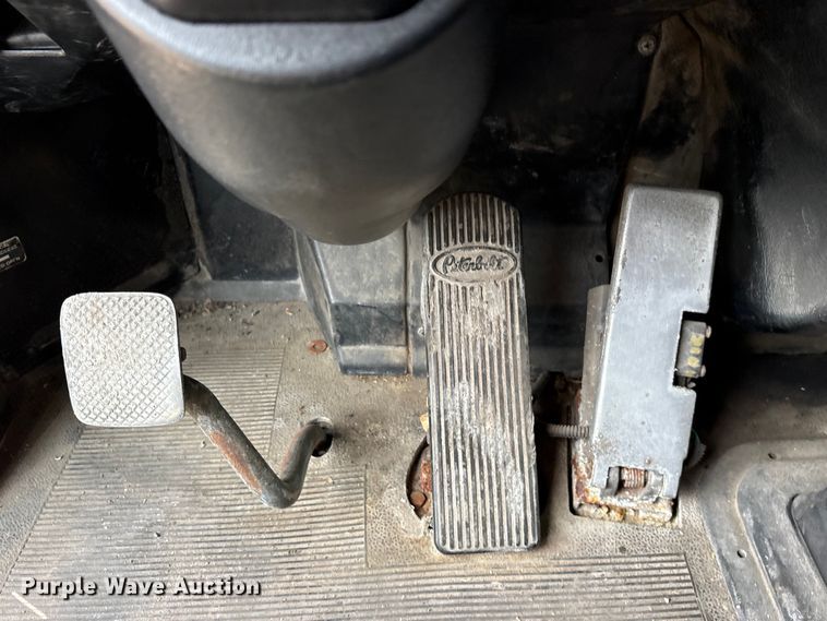 image for item ET2057 2001 Peterbilt 379 semi truck