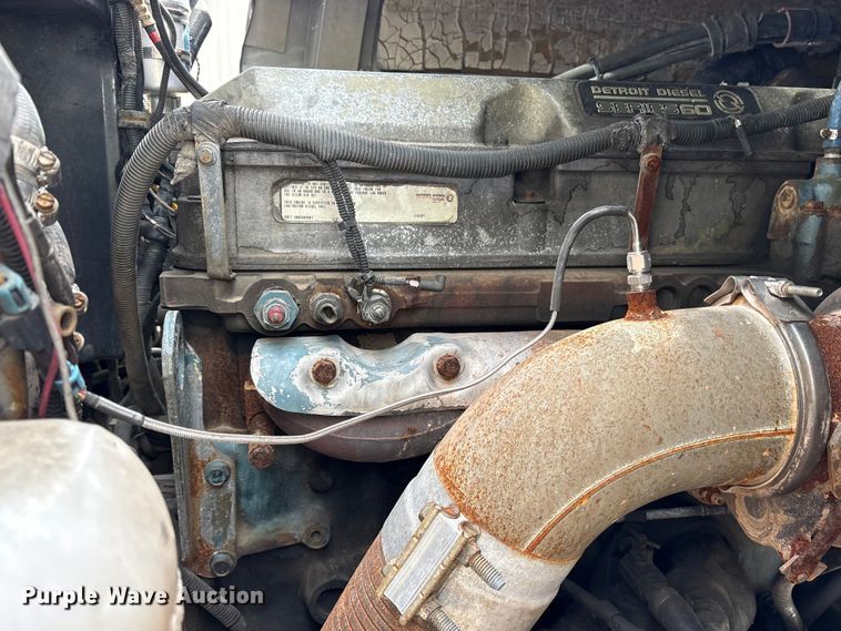 image for item ET2057 2001 Peterbilt 379 semi truck