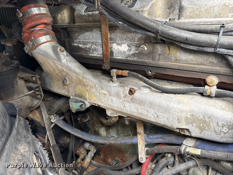 image for item ET2057 2001 Peterbilt 379 semi truck