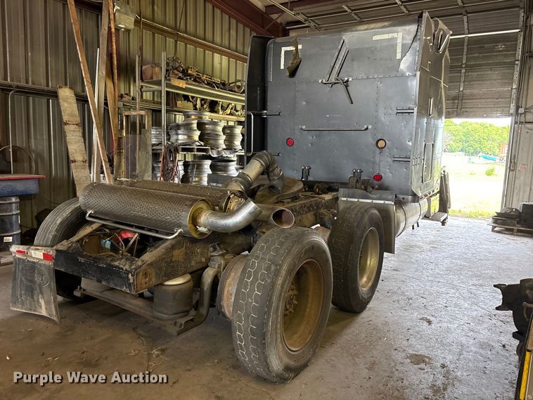 image for item ET2058 2001 Peterbilt 379 semi truck