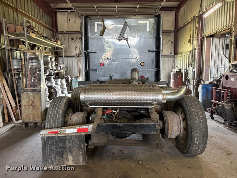 image for item ET2058 2001 Peterbilt 379 semi truck