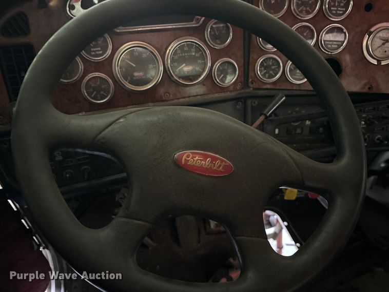 image for item ET2058 2001 Peterbilt 379 semi truck