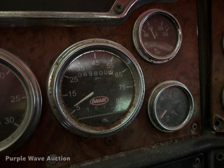 image for item ET2058 2001 Peterbilt 379 semi truck