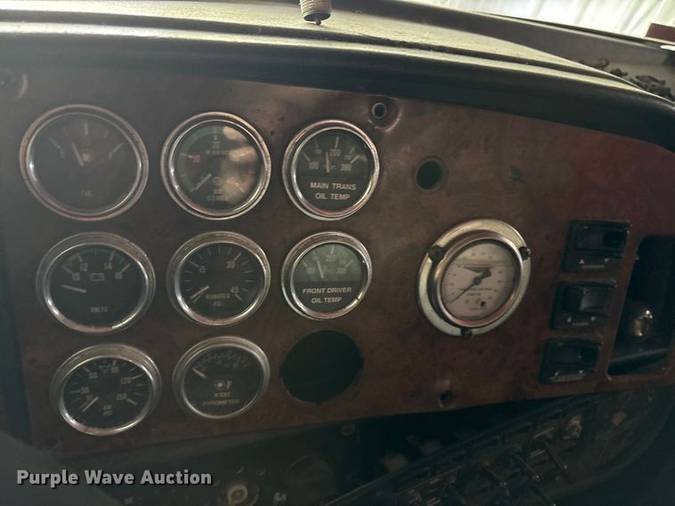 image for item ET2058 2001 Peterbilt 379 semi truck