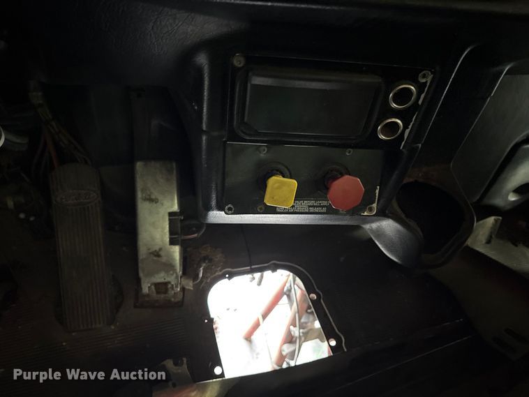 image for item ET2058 2001 Peterbilt 379 semi truck