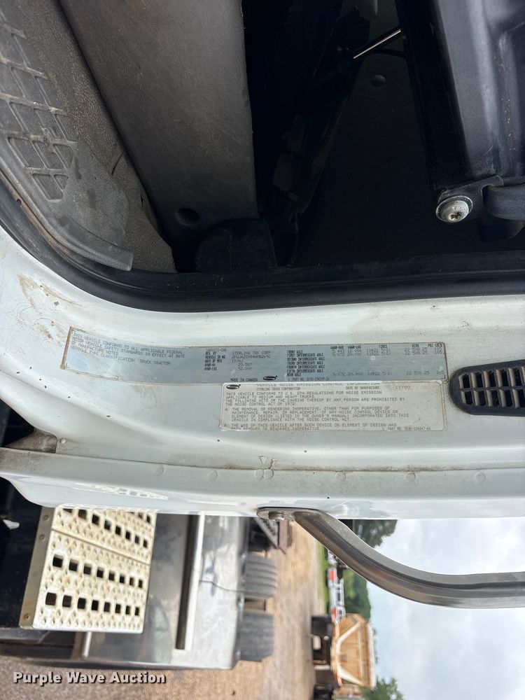 image for item ET2074 2004 Sterling L9500 winch truck