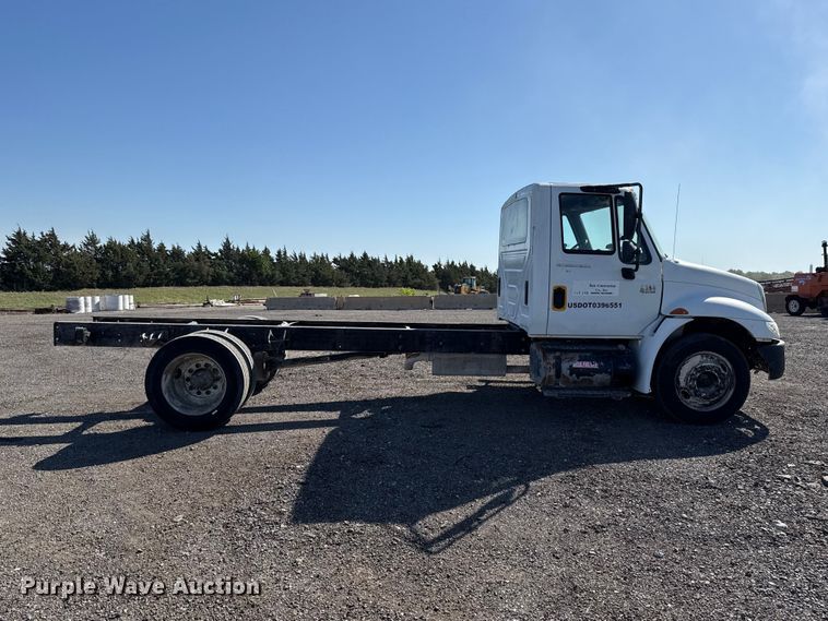 image for item ET6119 2007 International 4300  truck cab and chassis