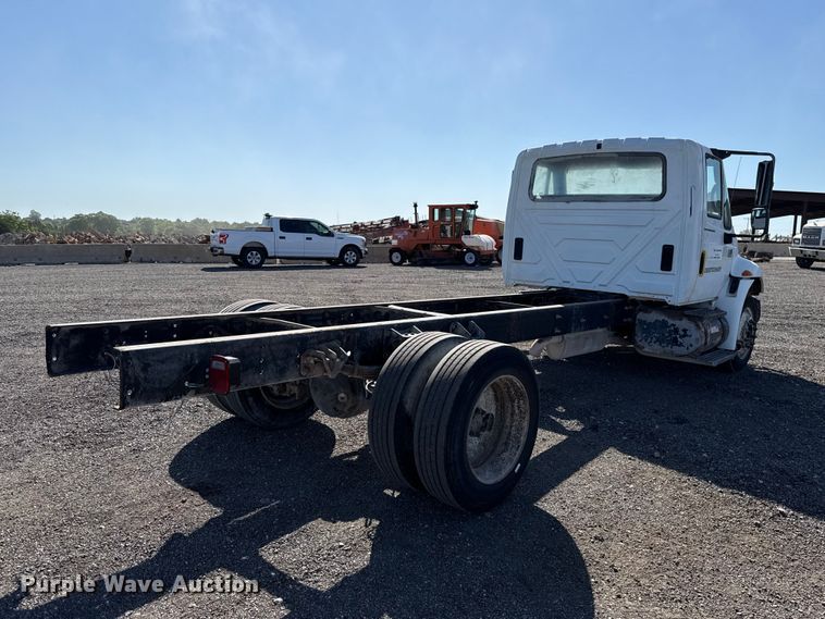 image for item ET6119 2007 International 4300  truck cab and chassis