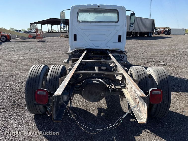 image for item ET6119 2007 International 4300  truck cab and chassis