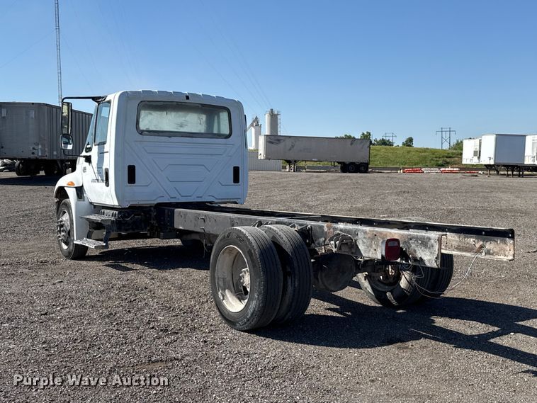 image for item ET6119 2007 International 4300  truck cab and chassis