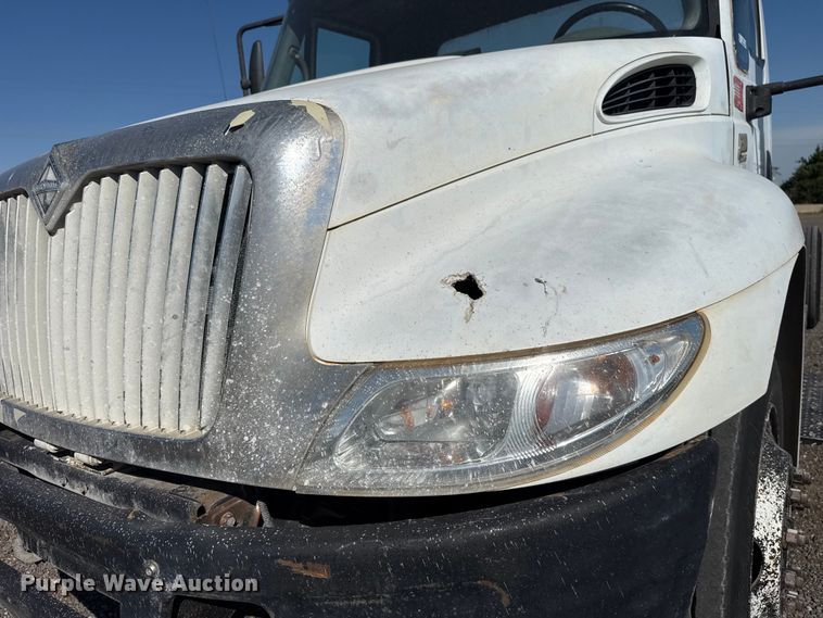 image for item ET6119 2007 International 4300  truck cab and chassis