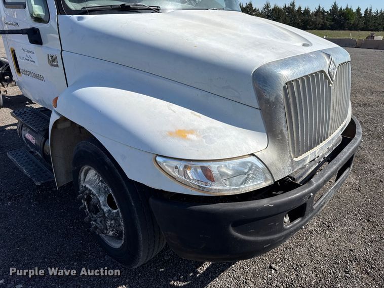 image for item ET6119 2007 International 4300  truck cab and chassis