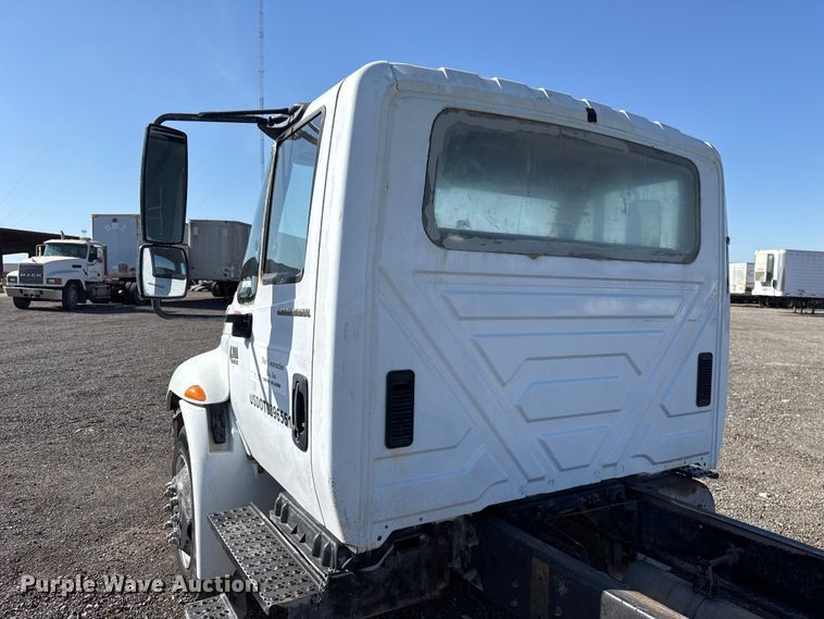 image for item ET6119 2007 International 4300  truck cab and chassis