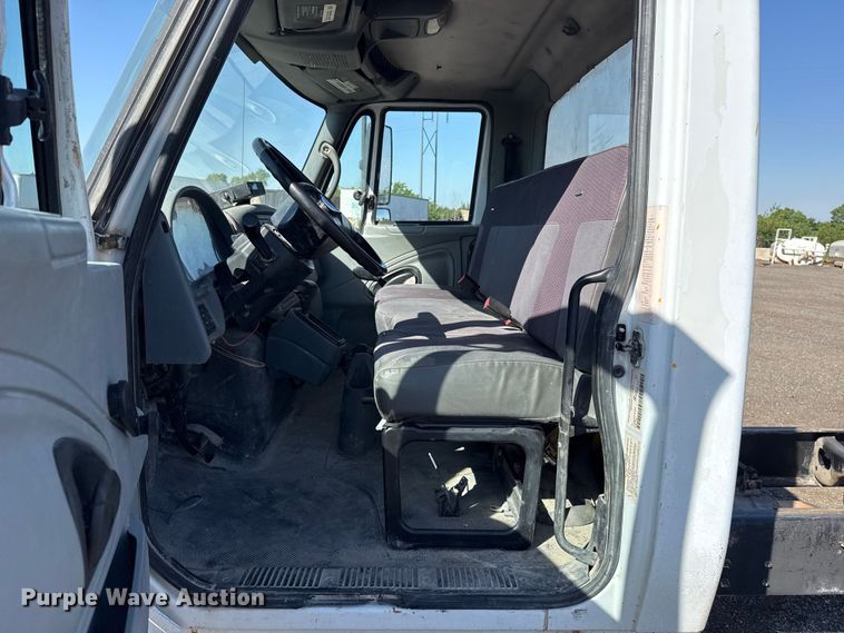 image for item ET6119 2007 International 4300  truck cab and chassis