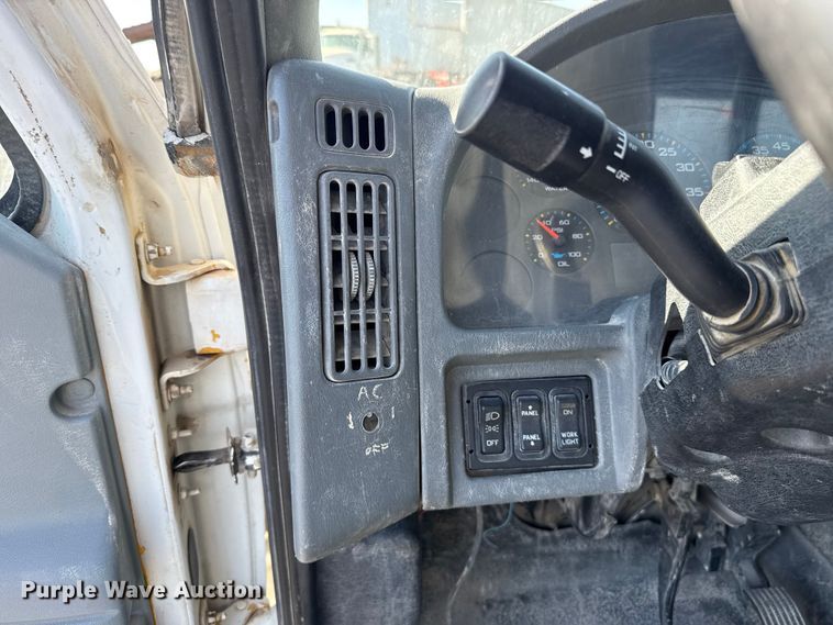 image for item ET6119 2007 International 4300  truck cab and chassis