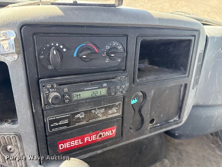 image for item ET6119 2007 International 4300  truck cab and chassis