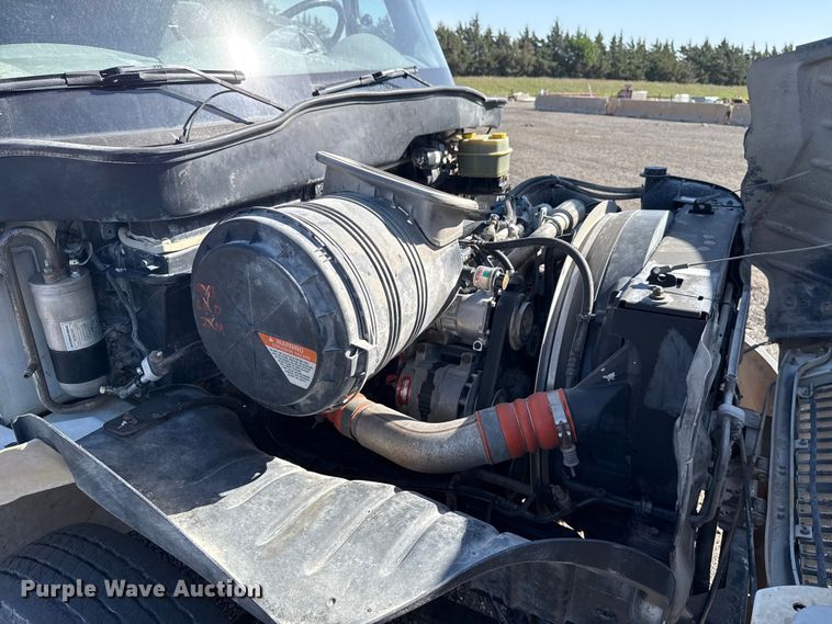 image for item ET6119 2007 International 4300  truck cab and chassis