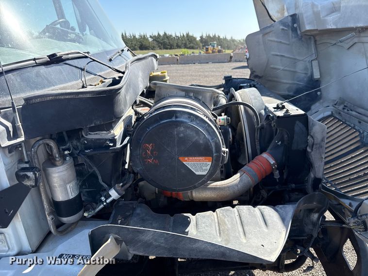 image for item ET6119 2007 International 4300  truck cab and chassis