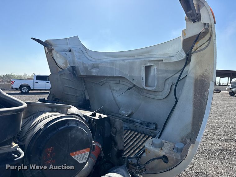 image for item ET6119 2007 International 4300  truck cab and chassis