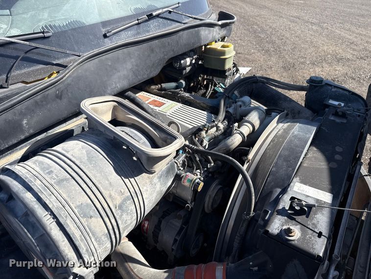 image for item ET6119 2007 International 4300  truck cab and chassis