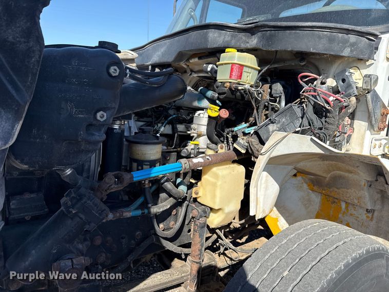 image for item ET6119 2007 International 4300  truck cab and chassis