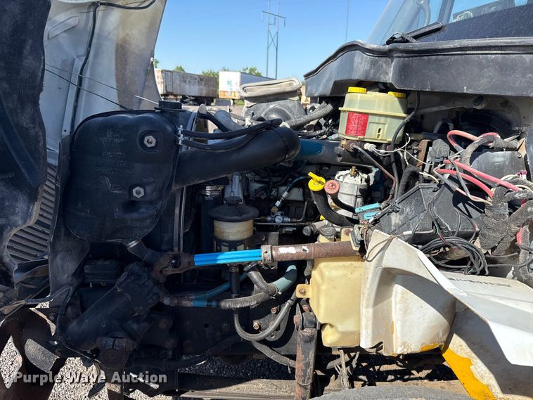 image for item ET6119 2007 International 4300  truck cab and chassis