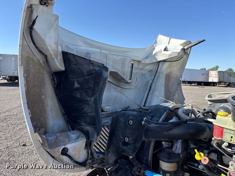 image for item ET6119 2007 International 4300  truck cab and chassis