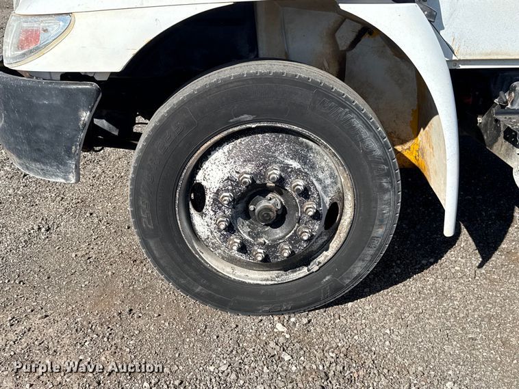 image for item ET6119 2007 International 4300  truck cab and chassis