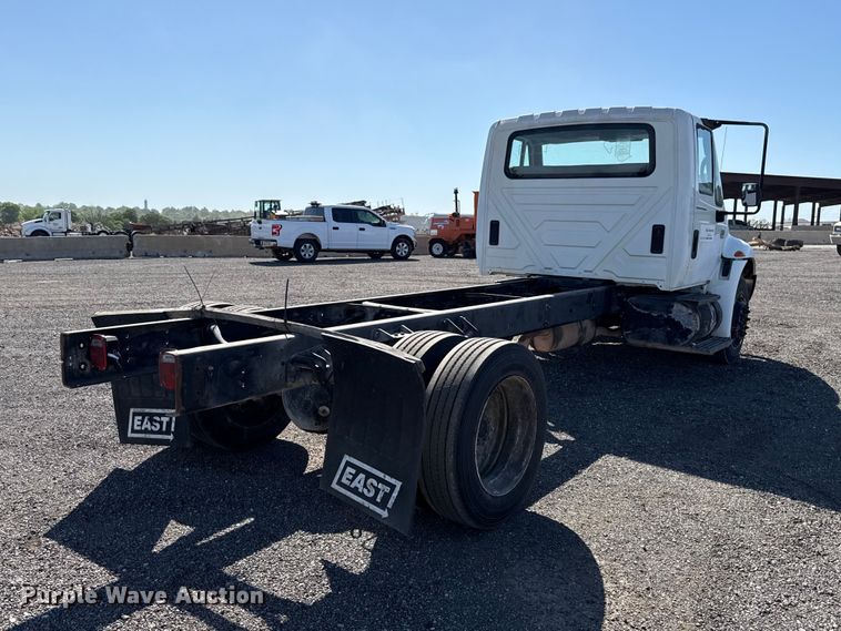 image for item ET6120 2007 International 4300 truck cab and chassis