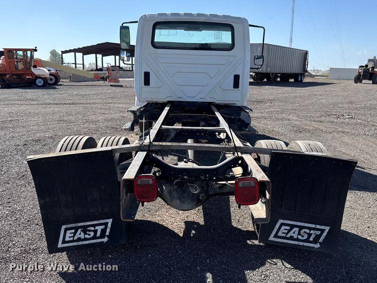 image for item ET6120 2007 International 4300 truck cab and chassis