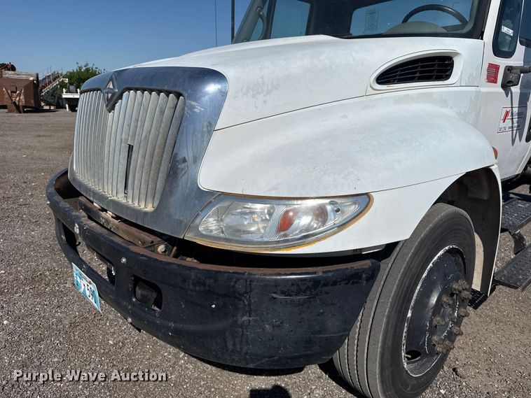 image for item ET6120 2007 International 4300 truck cab and chassis